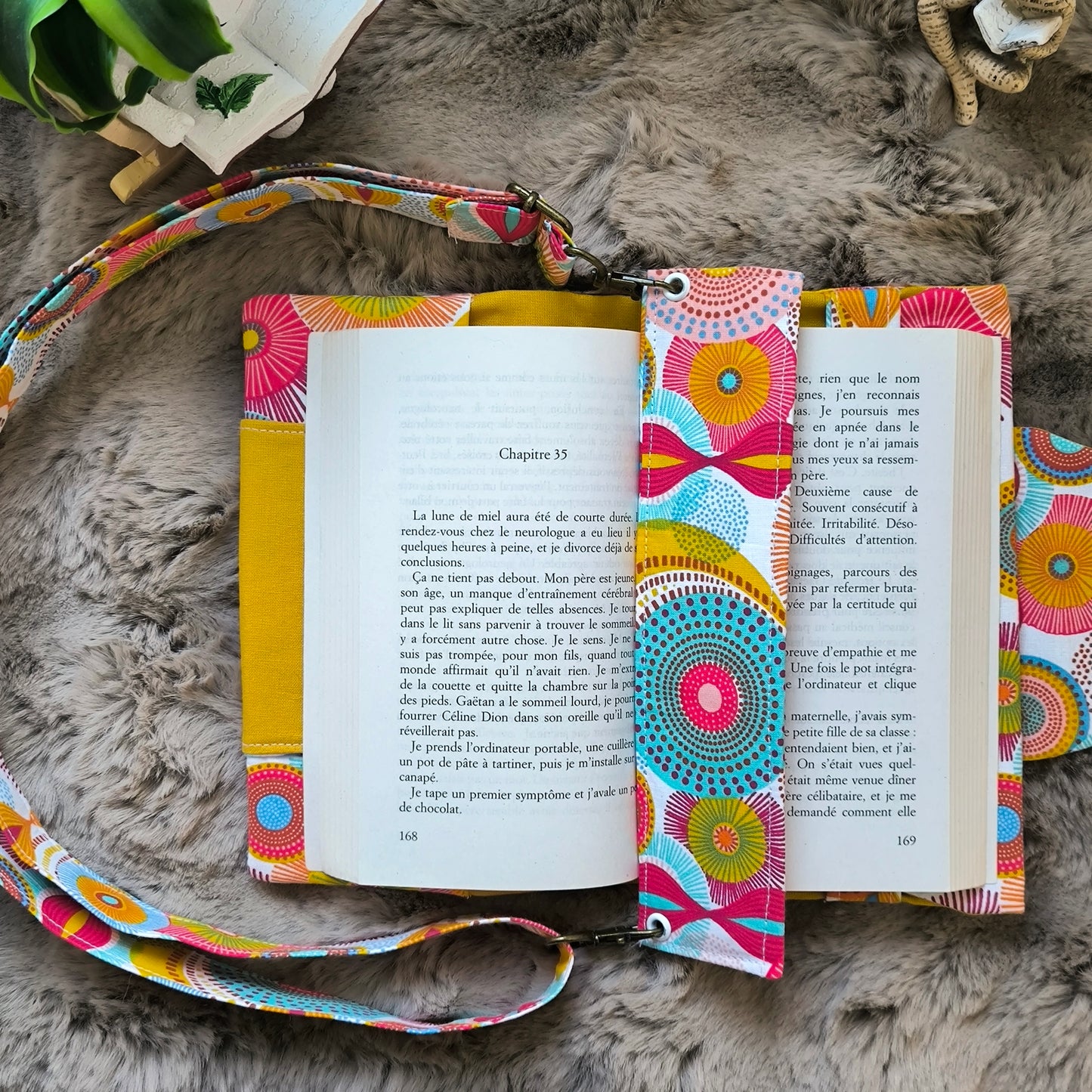 Marque-page bandoulière pour livre de poche
