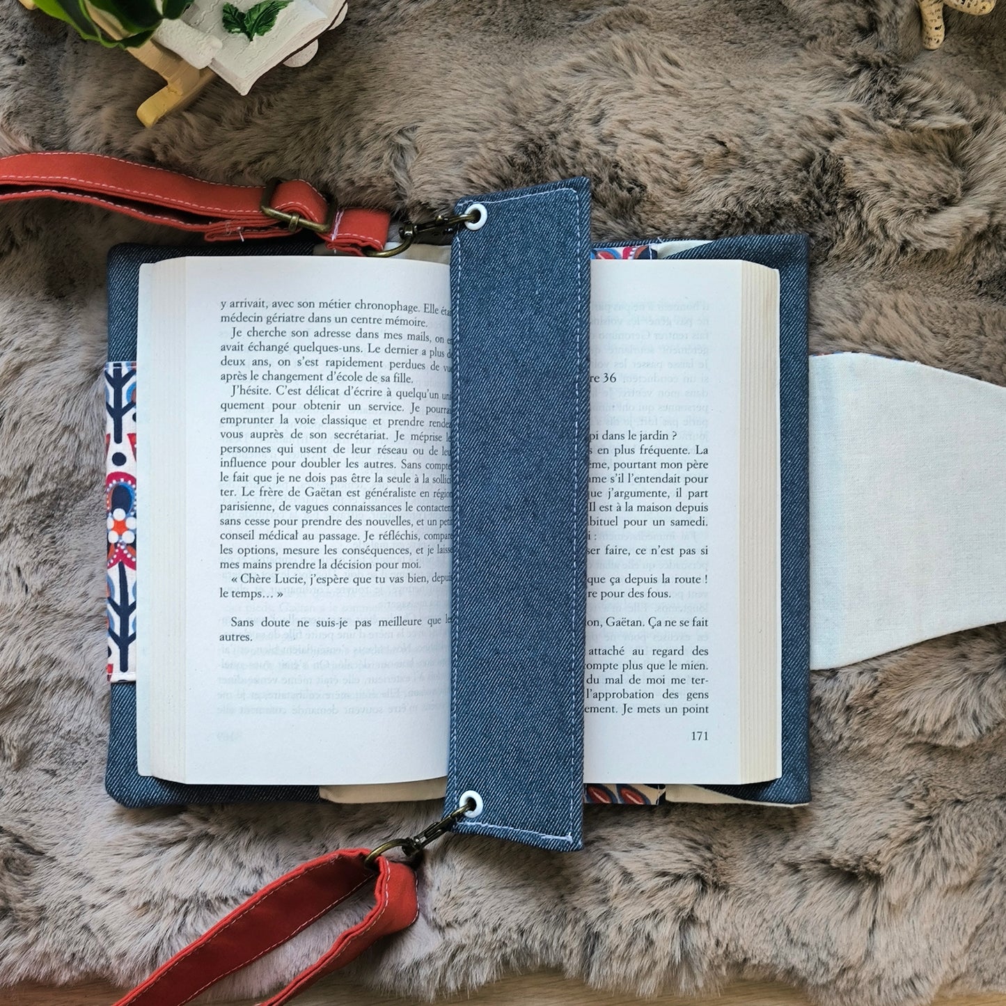 Marque-page bandoulière pour livre de poche